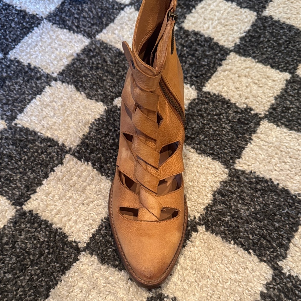 Veracruz classy shoes for summer concert with shorts or dress .